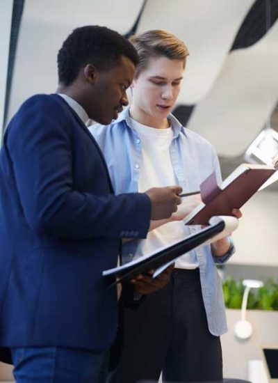 young-business-people-in-corporate-company-5MK3Q55.jpg
